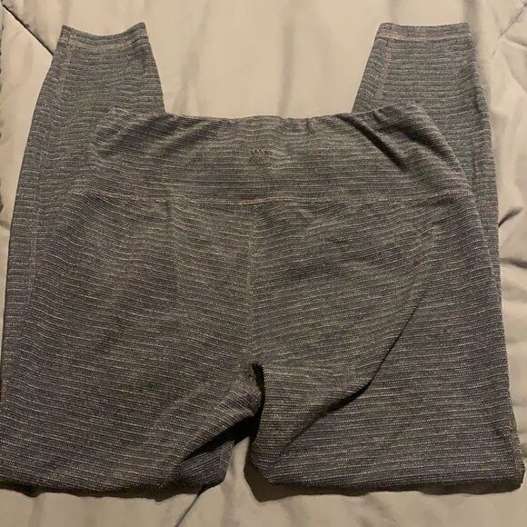 All in motion cropped grey leggings - Picture 2 of 3